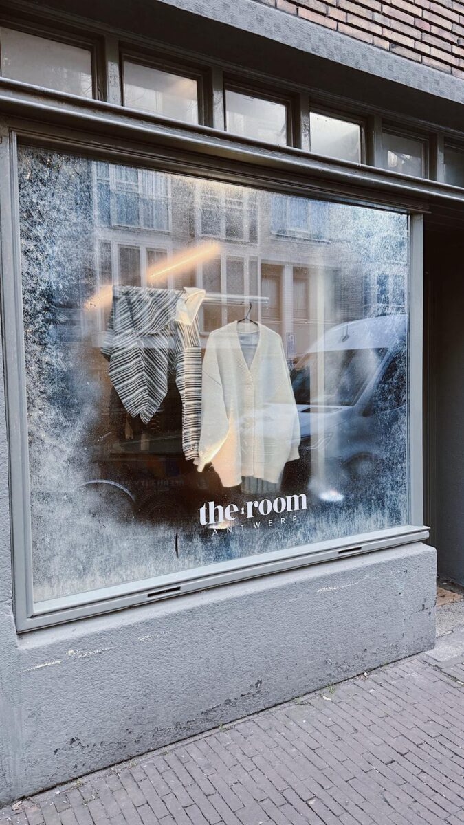 Winkelaankleding voor The Room Antwerp
