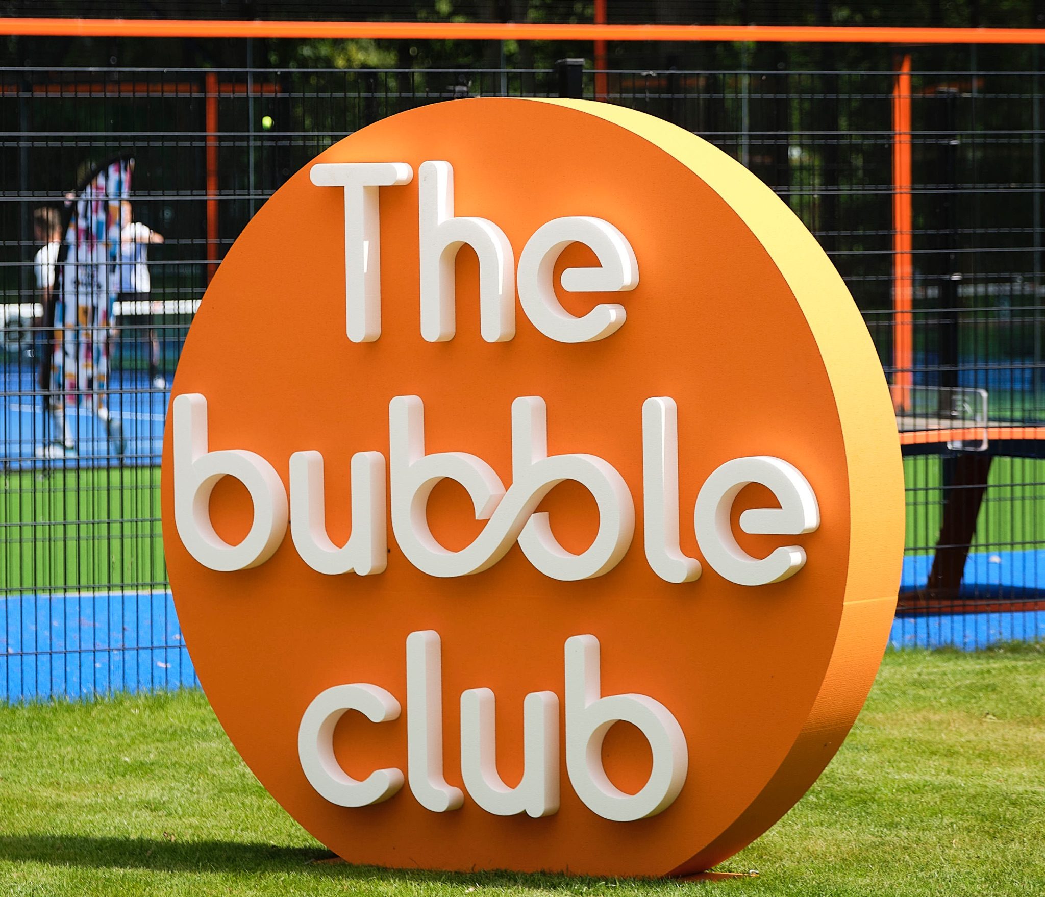 Piepschuim reclame the bubble club