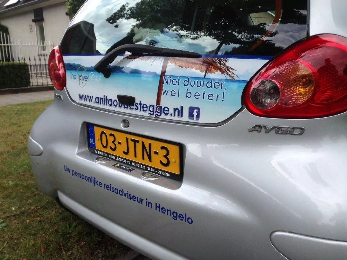 Autobelettering The Travel Club