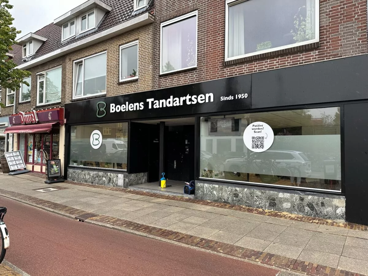 Boelens tandartsen raambestickering