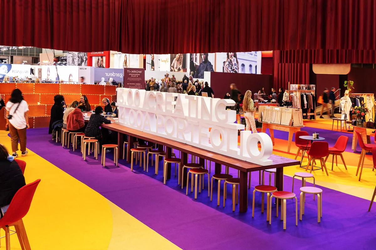 Modefabriek jan beursstand aankleding