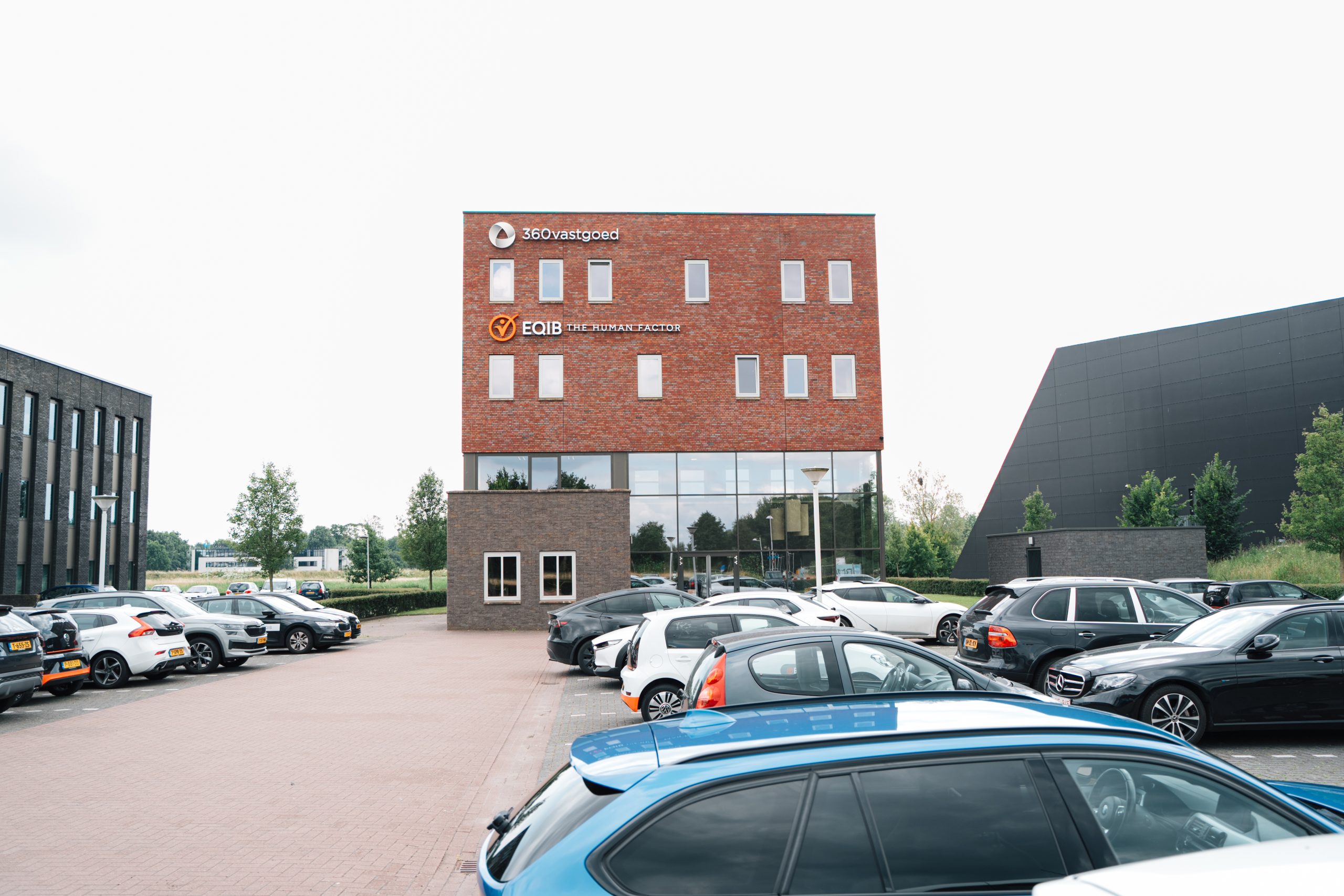 Vlaggen & buitenreclame voor Eqib