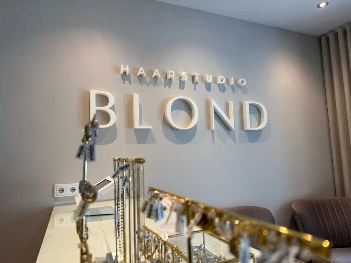 Van Loon-Reclame logo haarstudio blond
