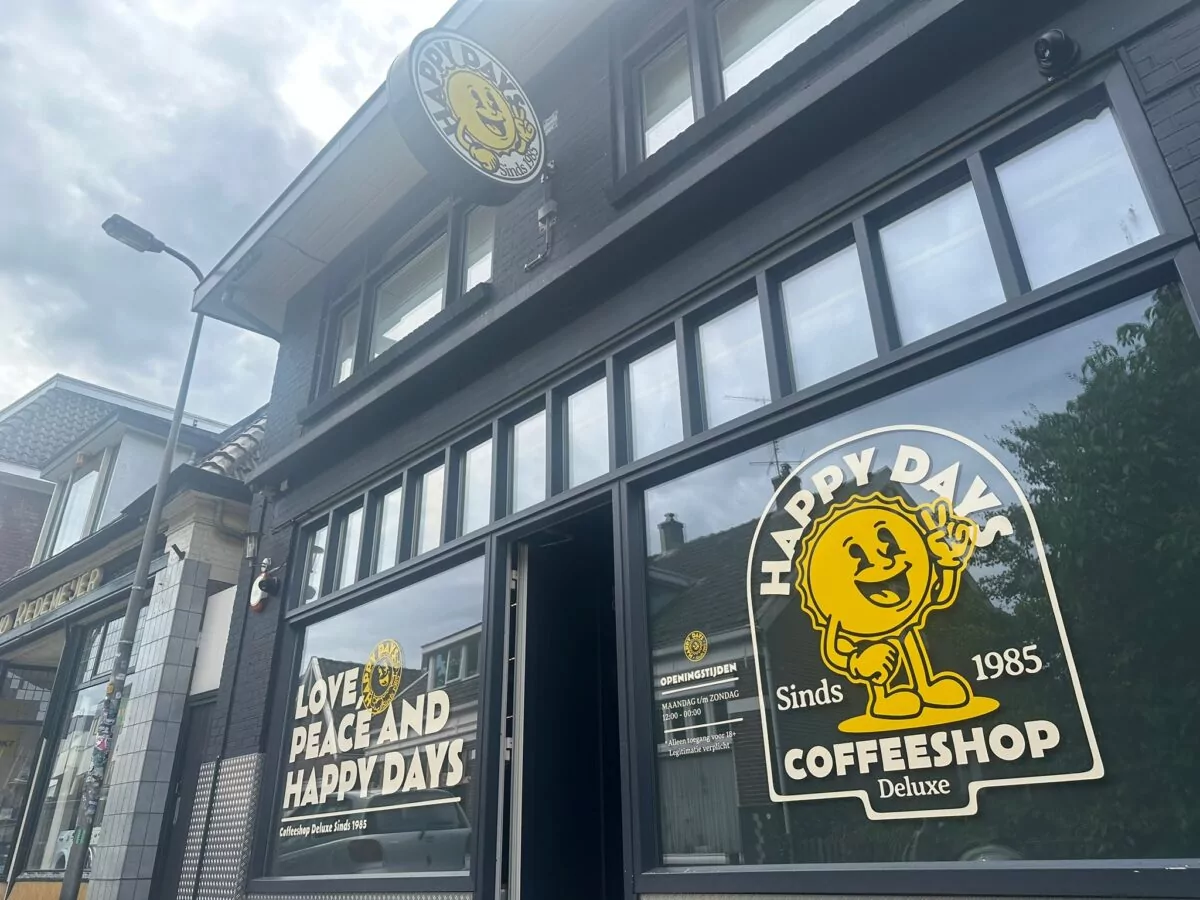 Happy Days Coffeeshop raambelettering